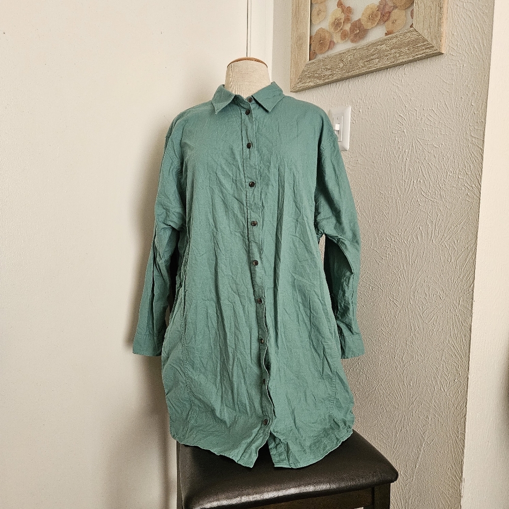 Universal Thread Long Sleeve Button Down Collared… - image 1